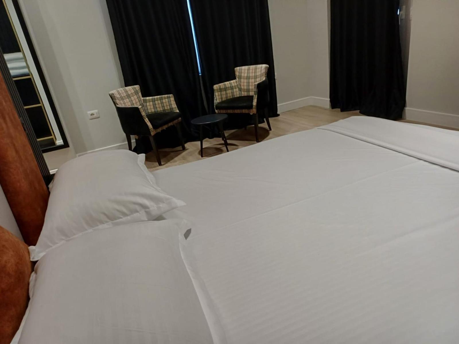 Oxygen Boutique Hotel Тирана Екстер'єр фото