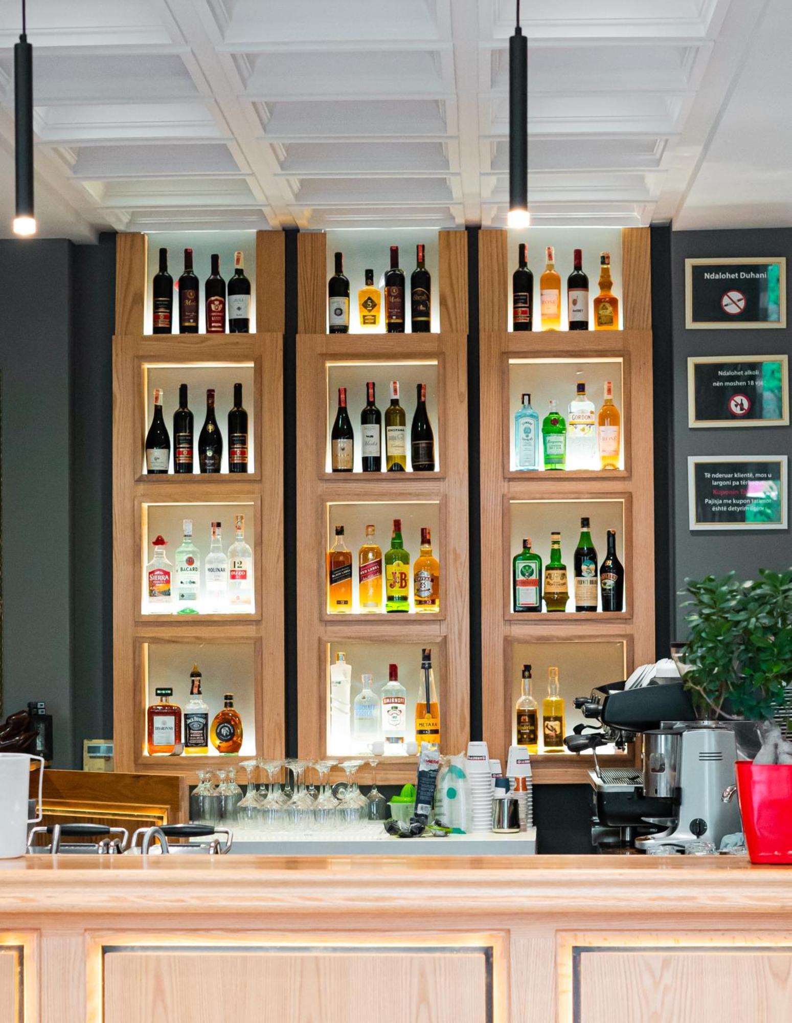 Oxygen Boutique Hotel Тирана Екстер'єр фото